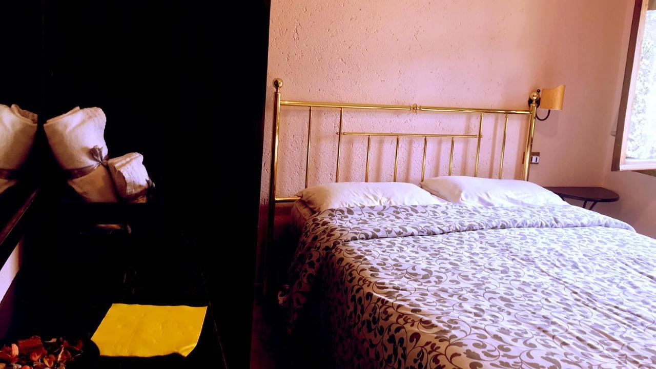 Bed and Breakfast Pian d'Isola Costacciaro Esterno foto