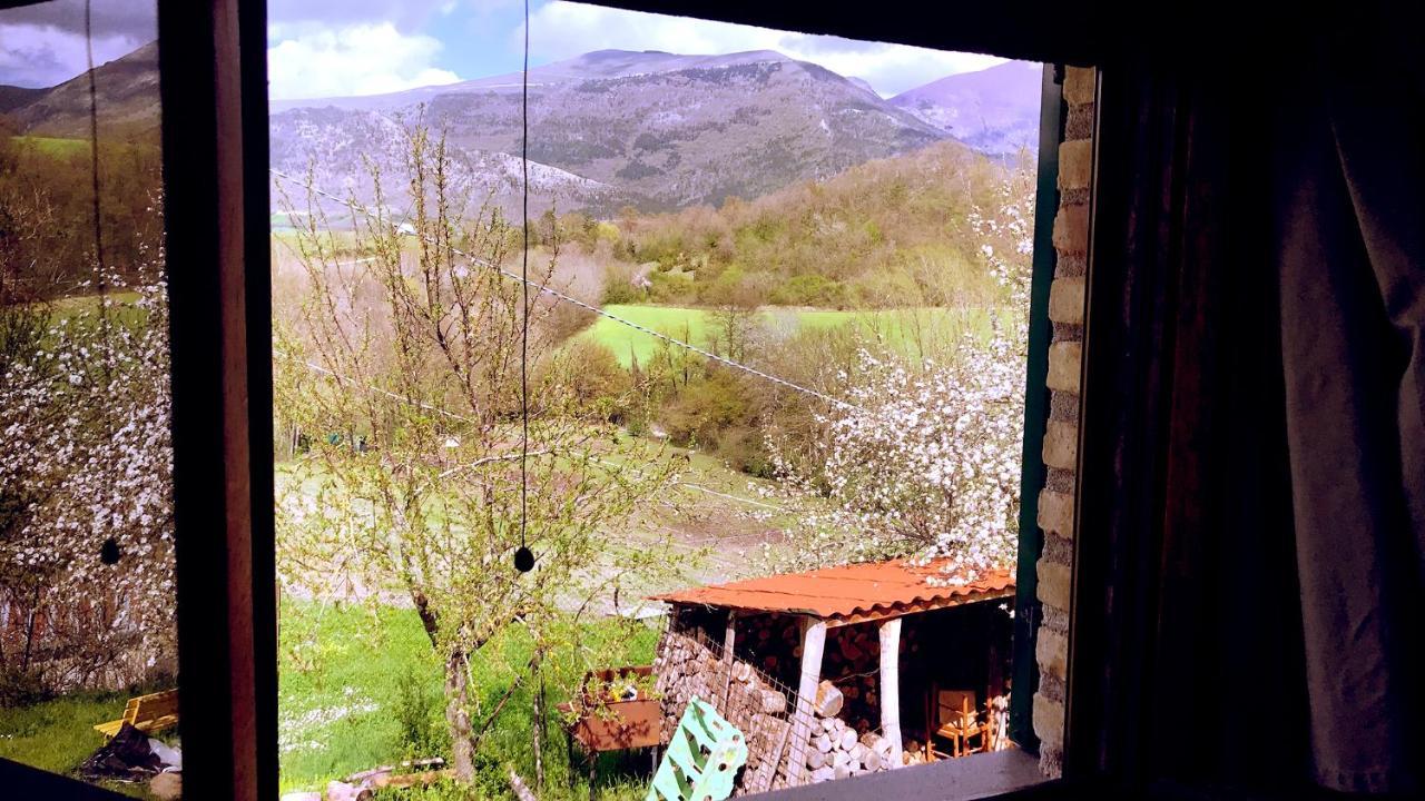Bed and Breakfast Pian d'Isola Costacciaro Esterno foto