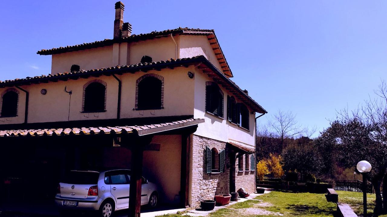 Bed and Breakfast Pian d'Isola Costacciaro Esterno foto